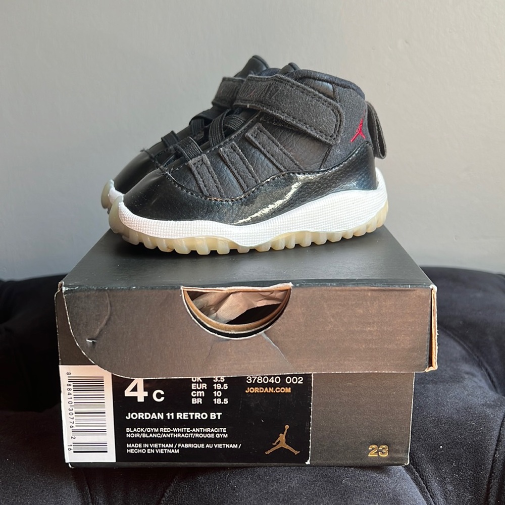 Jordan 11 Retro “72-10” Toddler size 4c. Black/Gym Red/white/anthracite